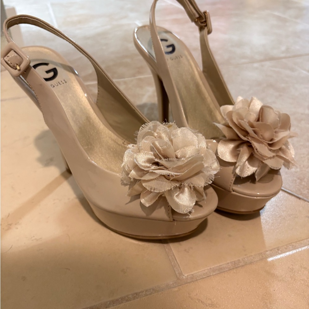 Guess Cream Wedge Sandals with Chic Design